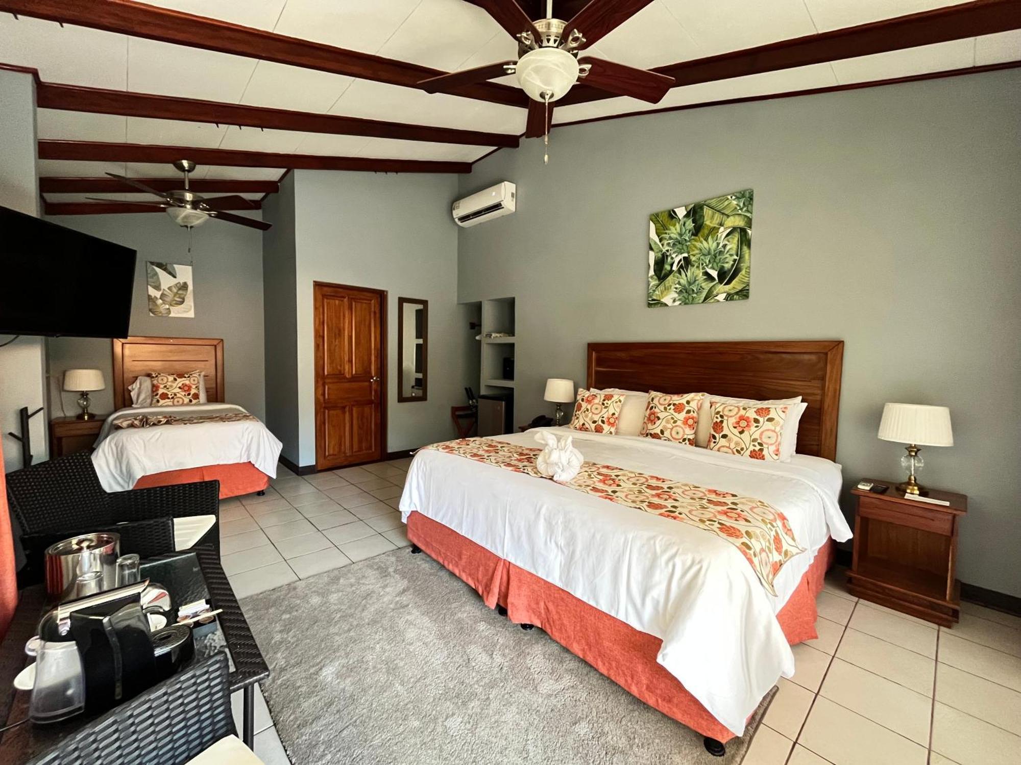 Hotel Playa Espadilla Manuel Antonio Bagian luar foto